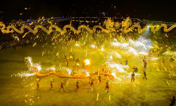 中敖火燒龍。大足區委宣傳部供圖