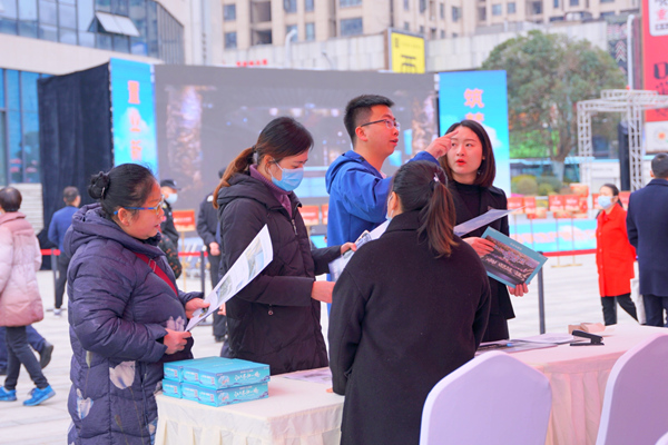 2023年九龍坡區春季房交會現場。劉晨攝