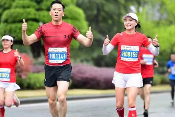 往屆選手燃情開跑（資料圖）。銅梁區委宣傳部供圖