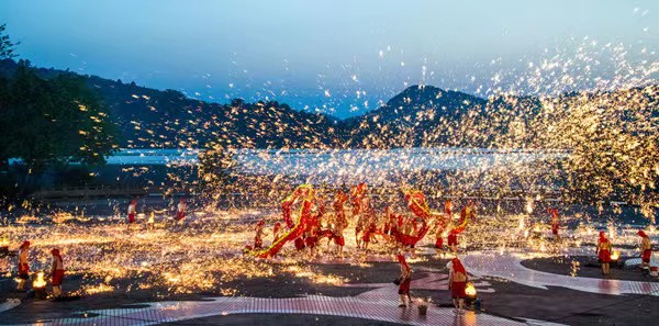 銅梁火龍。郭洪攝