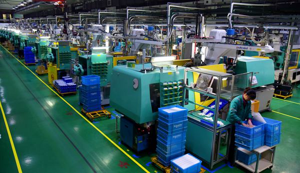 車間內機器開足馬力。萬州區委宣傳部供圖