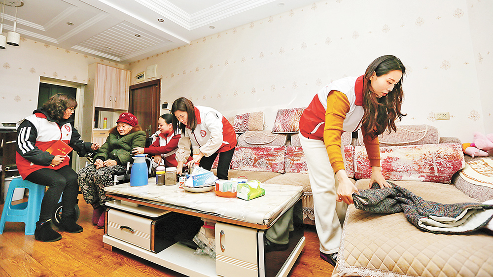 三月一日，萬盛經開區北一社區，社區“紅色管家”走進空巢老人家中提供志愿服務，與老人拉家常。通訊員 王瀘州 攝\視覺重慶