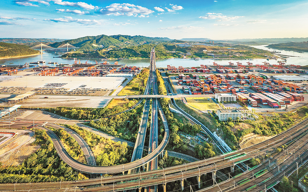 重慶果園港，無人化、智慧化的集裝箱碼頭。（攝于2022年8月14日） 首席記者 龍帆 實習生 尹詩語 攝/視覺重慶