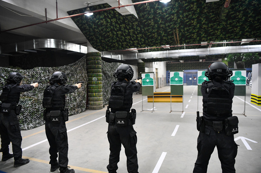 射擊訓練。鄒樂攝