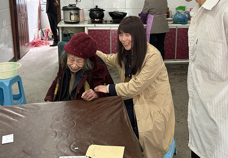 阿香與闊別30多年的母親相見。重慶市公安局刑事偵查總隊供圖