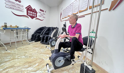                                           重慶銅梁：增強社區“造血功能” 服務群眾“最后一米”                            胡虹 2023年04月23日                             在熱鬧的市中心，臨街的店面不是用來做商鋪，而是“老年活動中心”“渝馨家園” “退役軍人之家”“愛心便民超市”等。21日，“大國基理”網絡主題宣傳活動采訪團走進重慶銅梁巴川街道正街社區，了解當地堅持黨建統領基層社會治理，探索建設“巴川共坊”，打通服務群眾“最后一米”的舉措和成效。                【詳細】                           