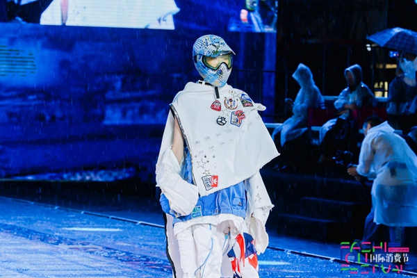 開幕式現場?；顒臃焦﹫D