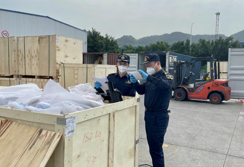 重慶海關聯合南寧海關實施“批量監管”“鐵路快通”等監管改革，壓縮通關時間一天以上。重慶海關供圖