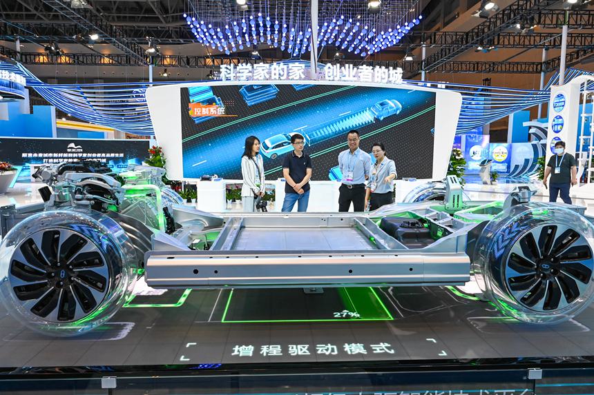 賽力斯新能源汽車超級電驅智能技術平臺(DE-i)。鄒樂攝