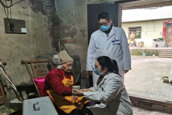 入戶義診宣傳。璧山區衛生健康委供圖