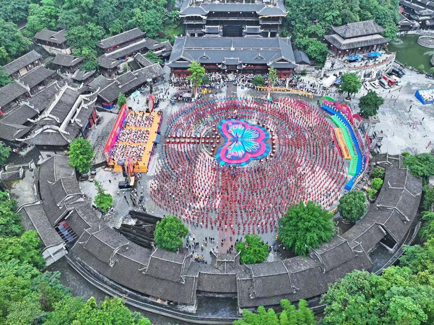 第十二屆國烏江苗族踩花山節現場。趙勇攝