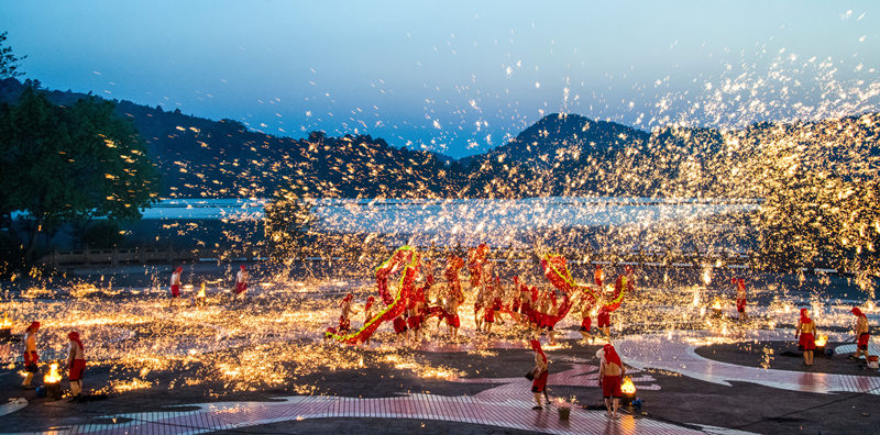 銅梁火龍。郭洪攝