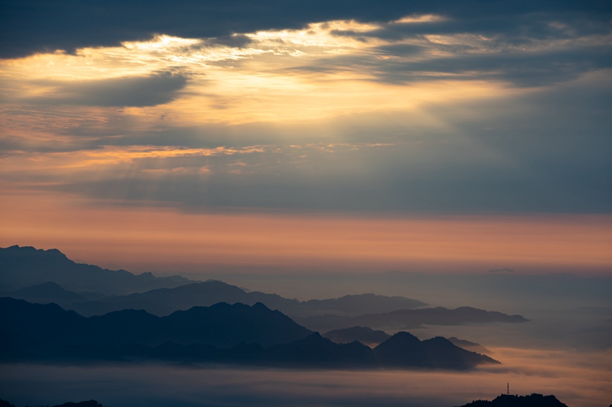 川河蓋景區云霧繚繞。胡程攝