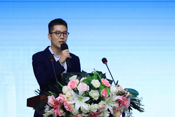 重慶星榮整形外科醫院總經理李昕昊致辭。重慶星榮整形外科醫院供圖