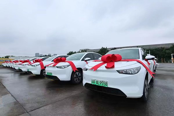 吉利曹操60在渝上線投放運營。曹操出行供圖