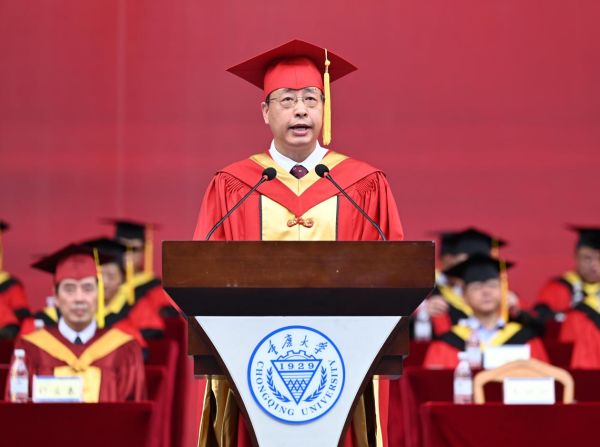 重慶大學校長王樹新寄語學子。鄒樂攝