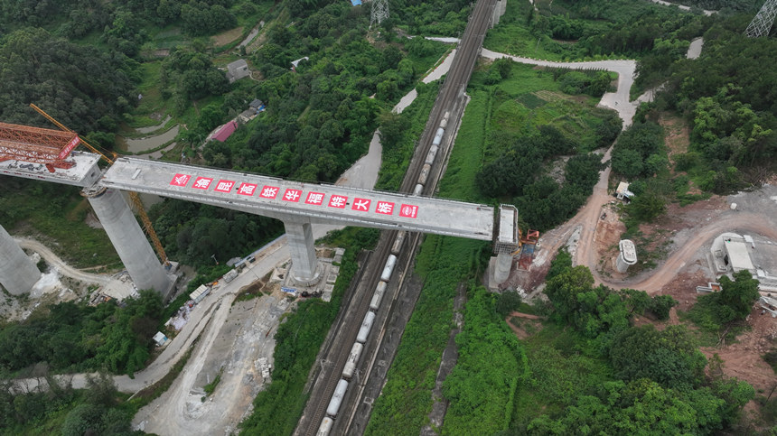 轉體成功。鄧豪攝