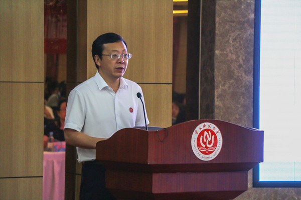 重慶師范大學黨委常委、副校長孟小軍致歡迎辭。謝聰攝