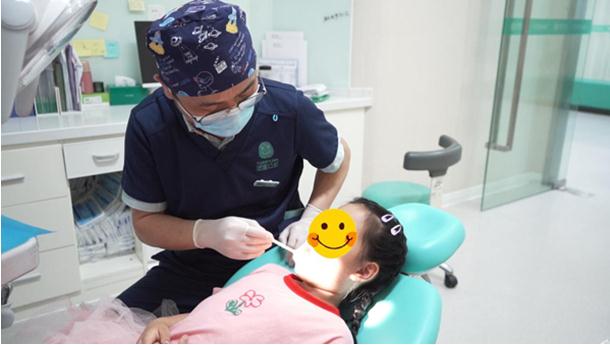 醫生看診。重慶團圓口腔醫院供圖