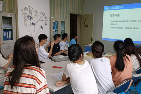 團隊培訓。重醫附屬口腔醫院供圖