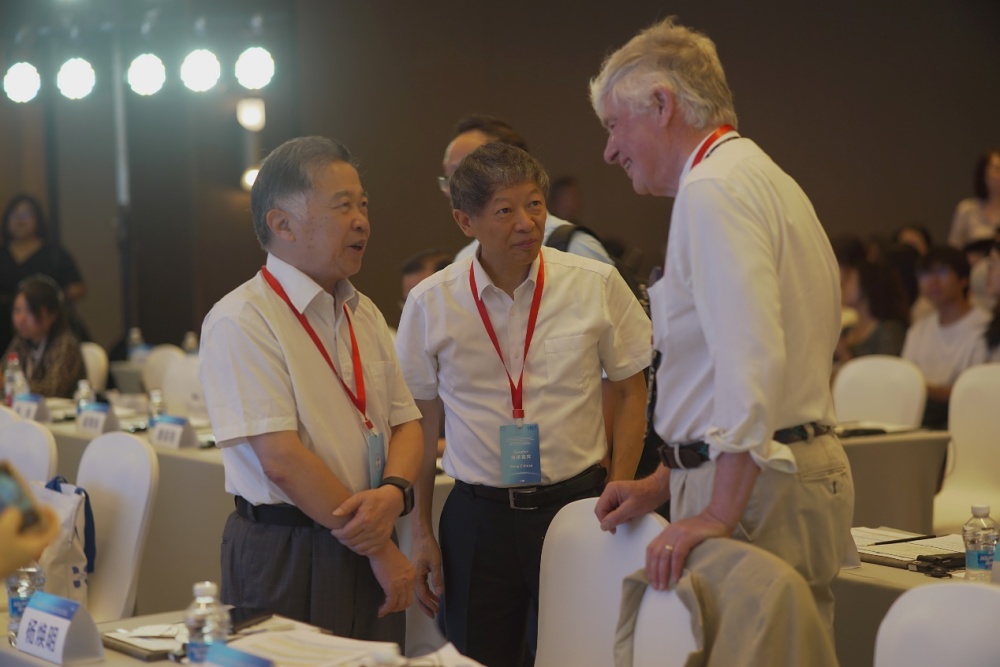 論壇期間，中外專家現場交流。主辦方供圖