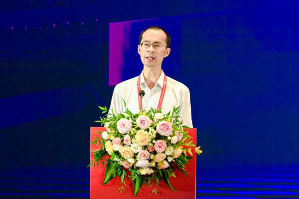 重慶理工大學黨委常委、副校長劉小康致辭。重慶理工大學供圖