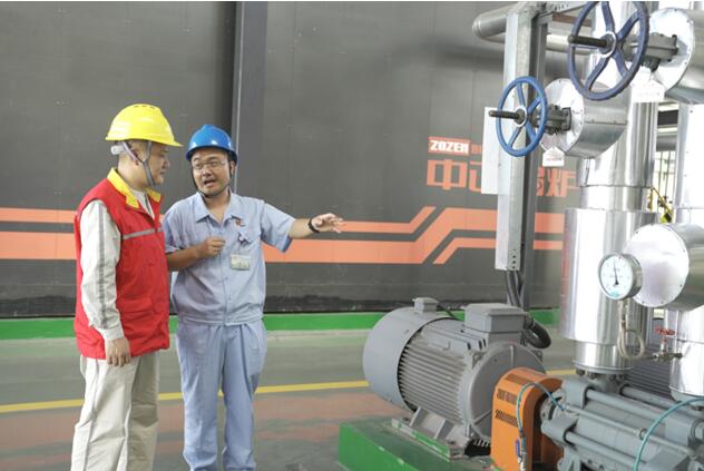 為客戶提供安全用電技術支持。國網重慶永川公司供圖