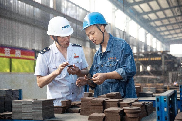 近日，重慶市南川區稅務局組織人員走訪高新技術企業，了解企業發展情況，開展稅費政策宣傳輔導。楊寅攝