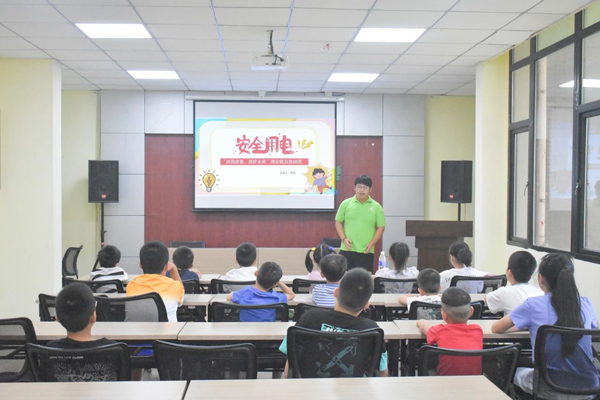 圖為用電安全宣講課堂。重慶電力高專供圖