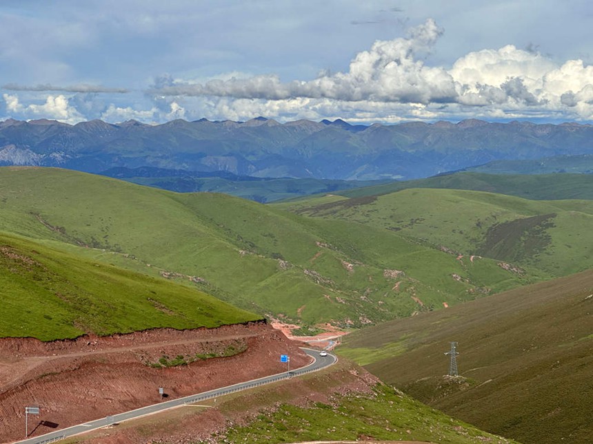 察芒公路海拔超過4800米處的風景。劉政寧攝