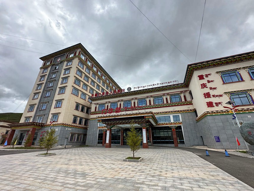 芒康縣人民醫院新院區。劉政寧攝