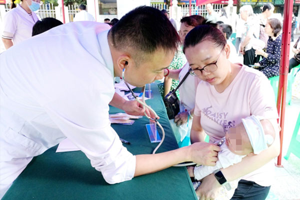 義診現場。重慶大學附屬江津醫院供圖