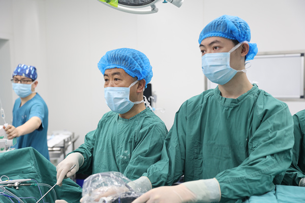 手術中。重慶西區醫院供圖