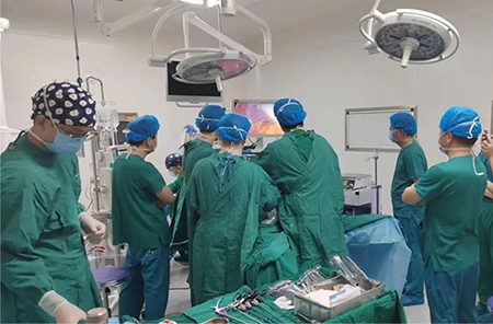 梁平做手術。重慶西區醫院供圖