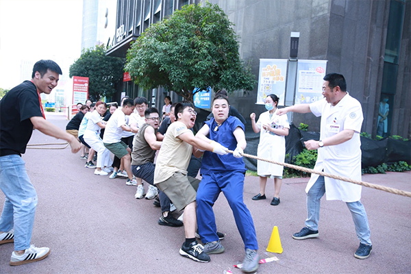 拔河比賽現場。重慶松山醫院供圖