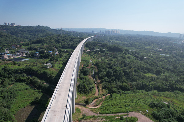 三百梯水庫道岔特大橋連續梁合龍。中鐵十一局供圖
