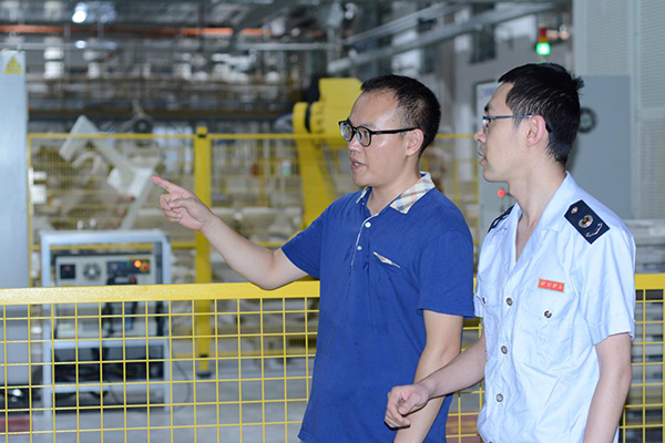 榮昌區稅務人員到惠達智能家居（重慶）有限公司了解企業生產經營情況，宣傳稅費優惠政策。高旭楠攝