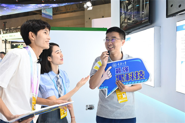 現場講解最強“黑科技”。鄒樂攝