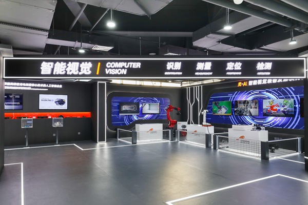 搖櫓船科技智能視覺展示中心。幸鴻宇攝