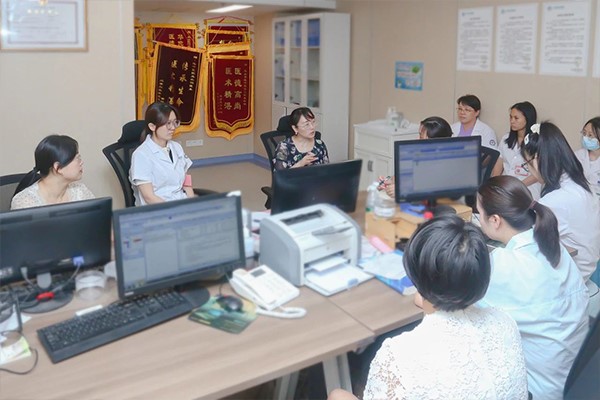 交流現場。重慶安琪兒婦產醫院供圖