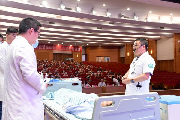 開展臨床師資能力培訓。重醫附屬璧山醫院供圖