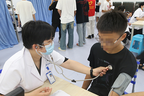 體檢現場。重慶西區醫院供圖