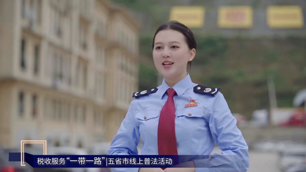 廣西壯族自治區憑祥市稅務人員介紹越南稅收政策。視頻截圖