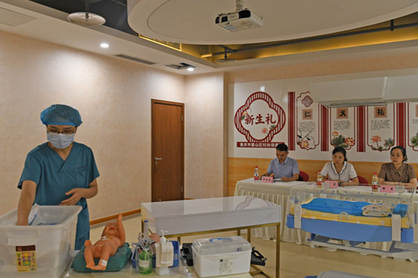 危重新生兒救治項目考核。璧山區婦幼保健院供圖