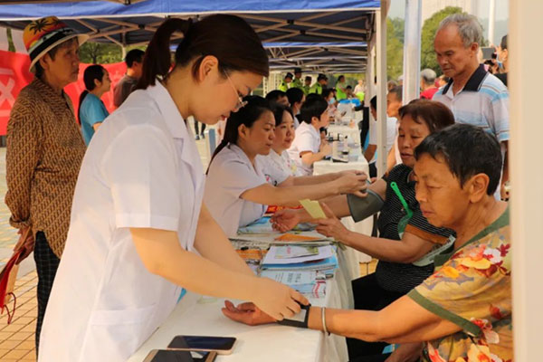 全國科普日義診活動現場。江津區中醫院供圖
