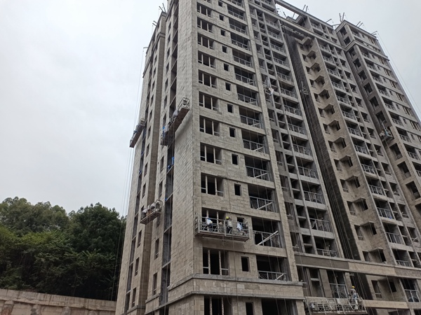 融創璧山城南項目現場，工人正在施工。重慶市住房城鄉建委供圖