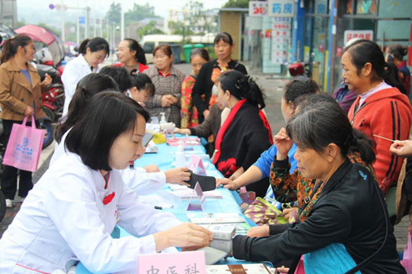 義診現場。江津區婦幼保健院供圖