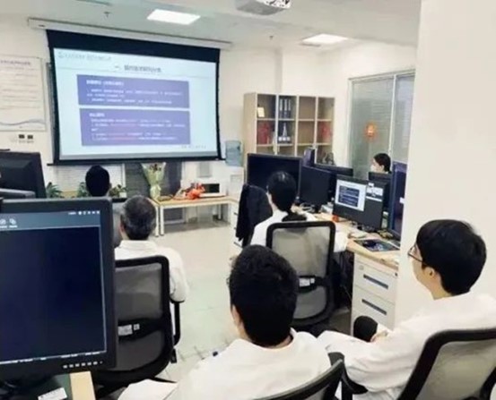 放射科讀片會。重慶西區醫院供圖