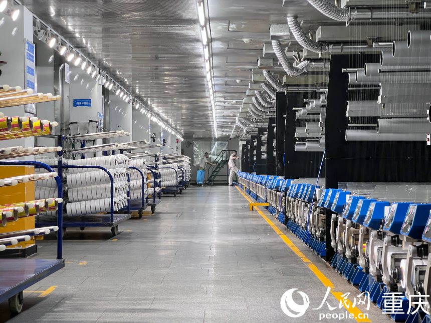 重慶華鋒的生產車間。人民網記者 胡虹攝