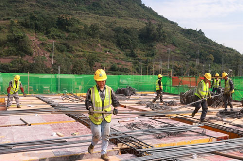 重慶萬州新田港二期附屬工程建設現場。曾英豪攝